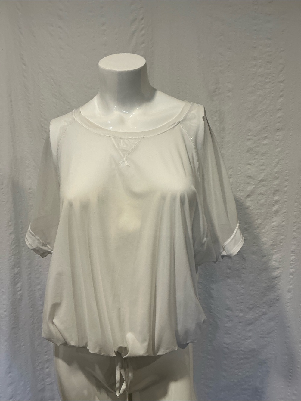 Lululemon White Women's Yoga Top, no tag, fits size s-m